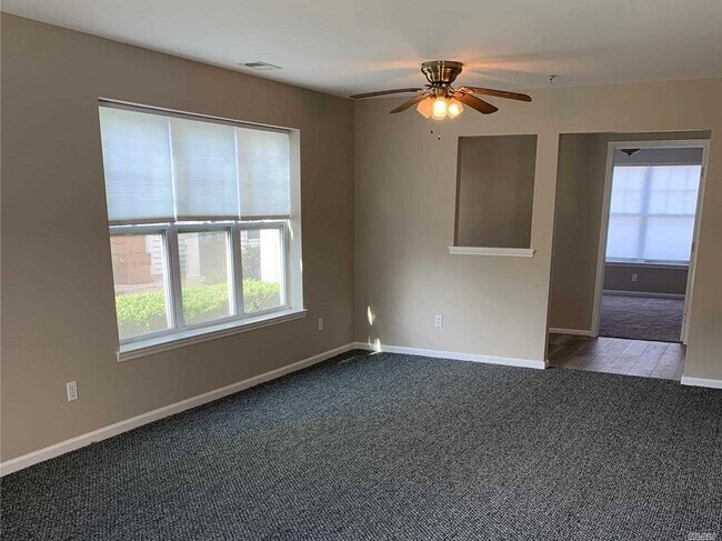 Building Photo - 18 Lorien Pl