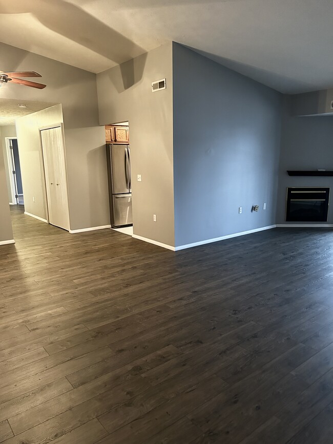 Building Photo - 10365 Glenway Dr
