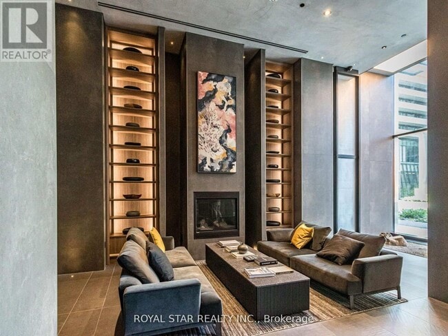 Building Photo - 55 Charles St E