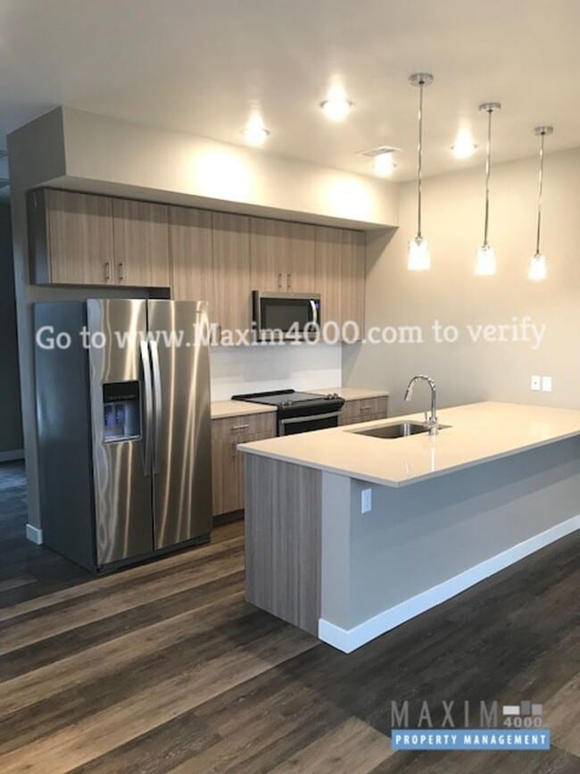 Building Photo - 859 Struthers Ave