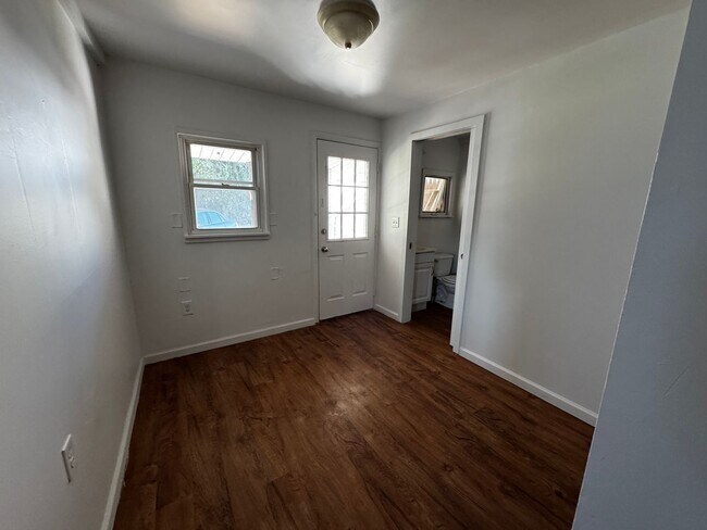 Foto del edificio - 2438 Mifflin St