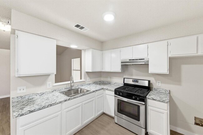 Foto del edificio - 2204 Donahue Ln