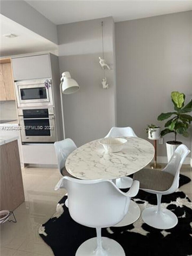 Foto del edificio - 460 NE 28th St