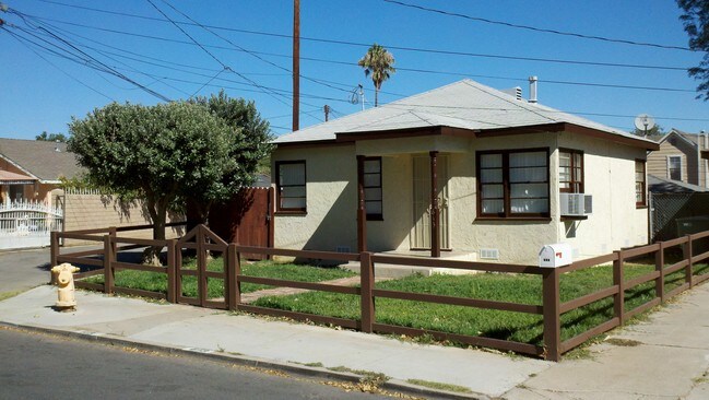 Building Photo - 613 W 9th St