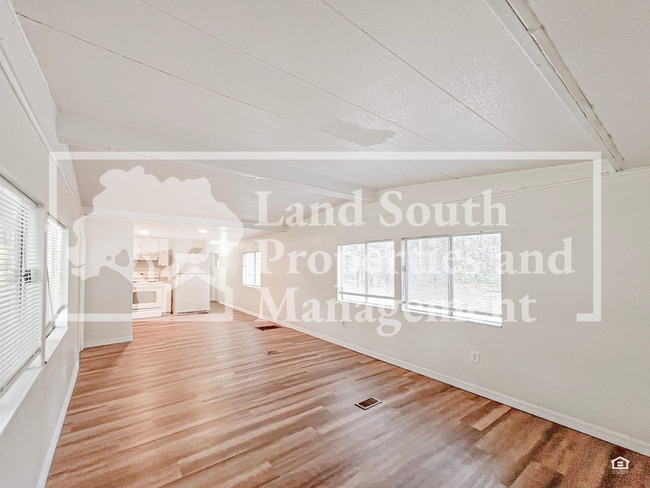 Foto del edificio - 3311 J Rd