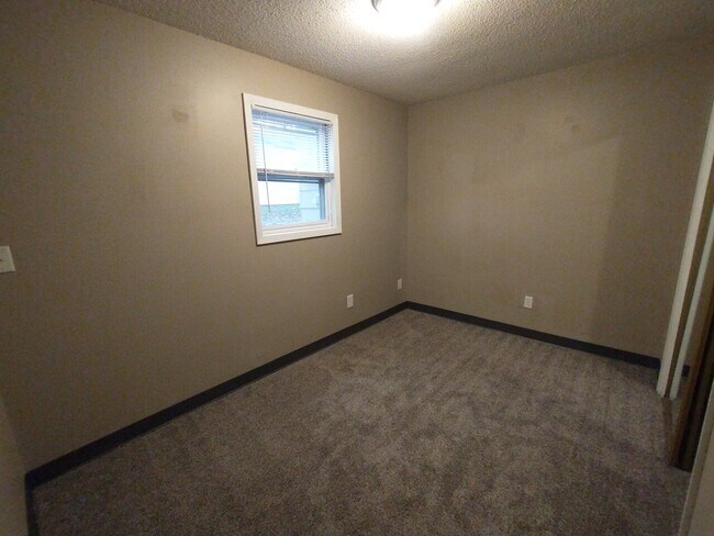 Building Photo - 413 West Fargo