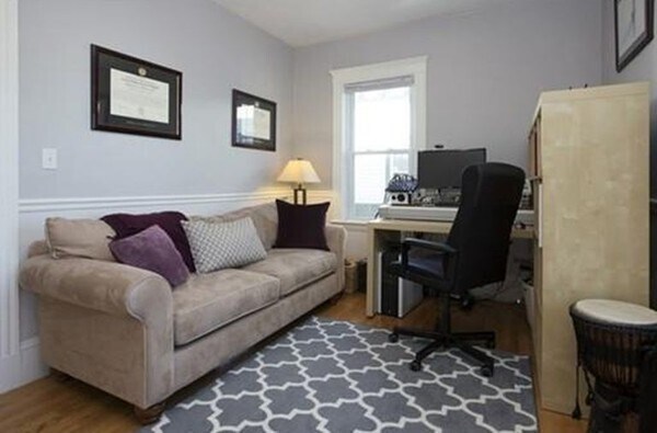 Foto del edificio - 185 Rindge Ave