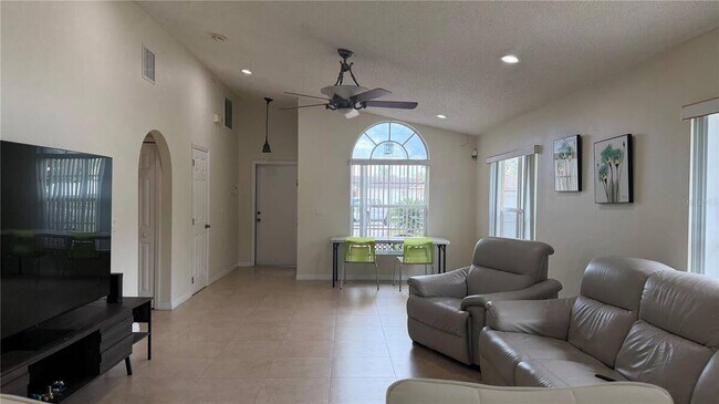 Foto del edificio - 632 Dharma Cir