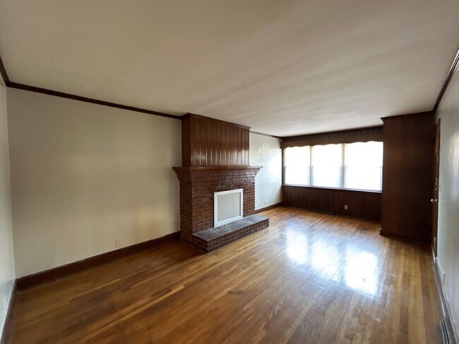 Foto del edificio - T.R. Lawing Realty Property