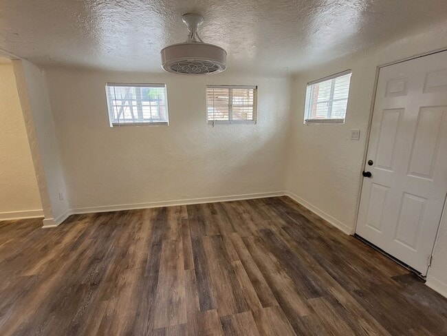Building Photo - One Bedroom - Garfield District - Classic ...