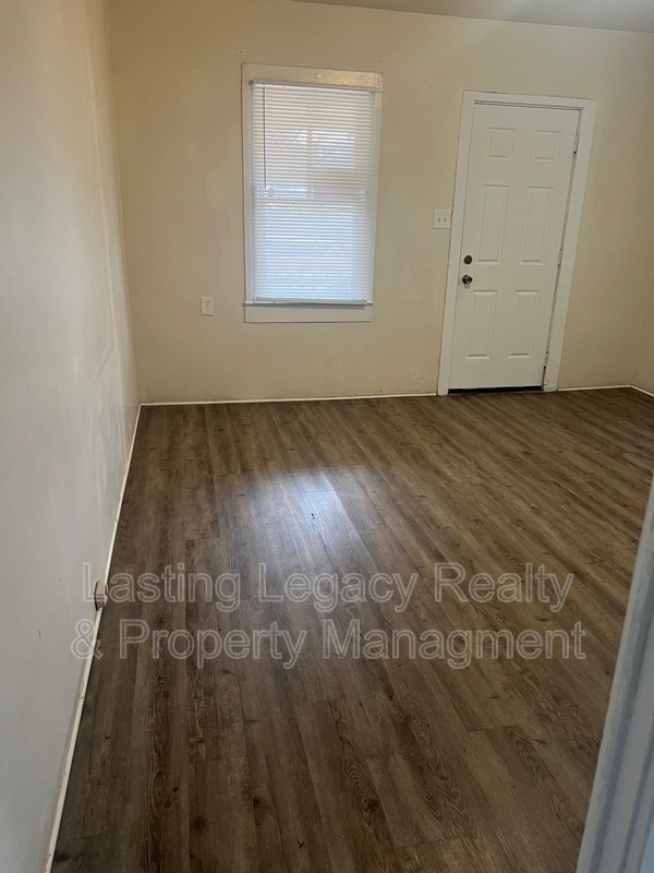 Foto del edificio - 1016 W 13th St