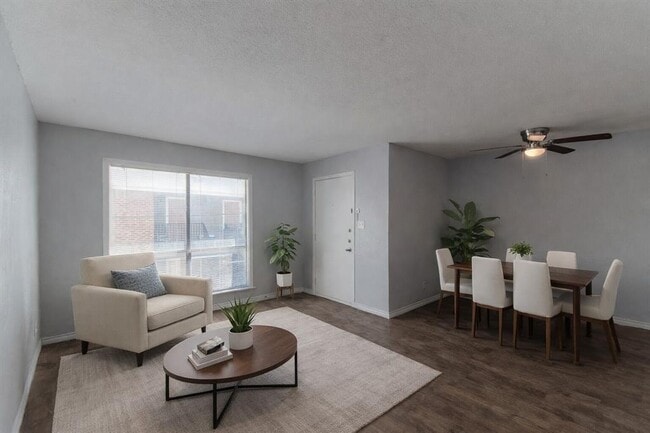 Building Photo - 100 Uhland Rd