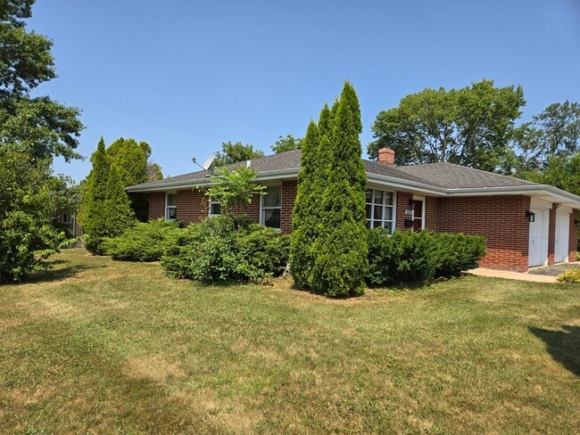 Building Photo - 592 Donna Dr