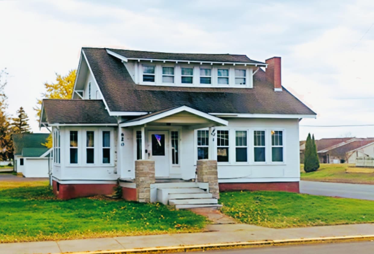 Primary Photo - 620 Lake Ave W