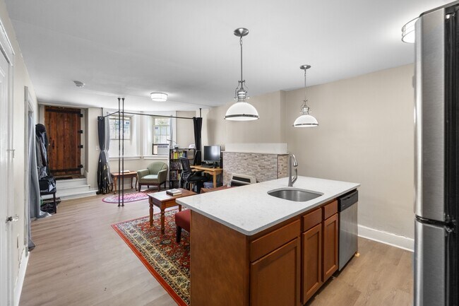 Photo - 1107 E Genesee St Apartment