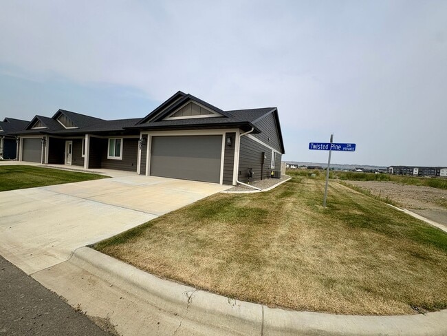 Building Photo - 4605/4607 Twisted Pine Dr