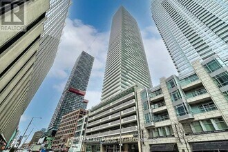Building Photo - 2221 Yonge St