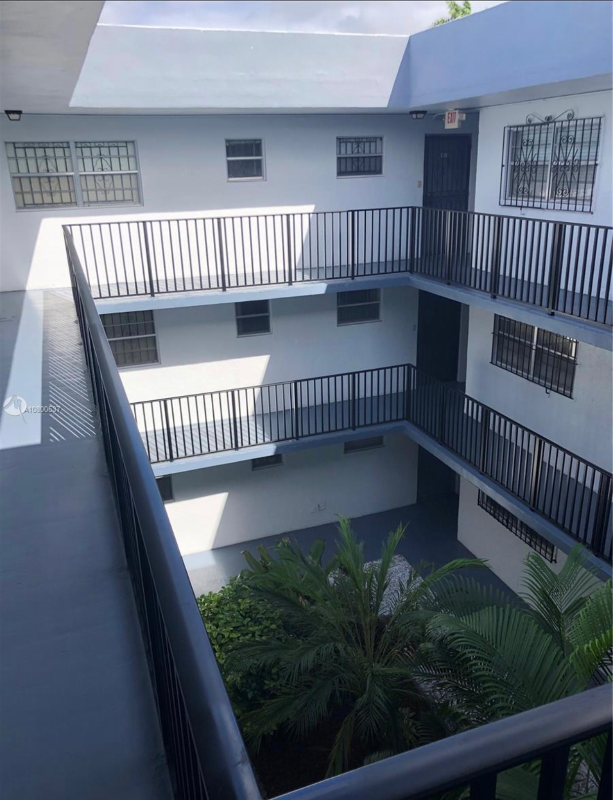 Foto del edificio - 2498 SW 17th Ave