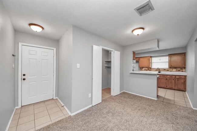 Foto del edificio - 2318 Hearne Dr