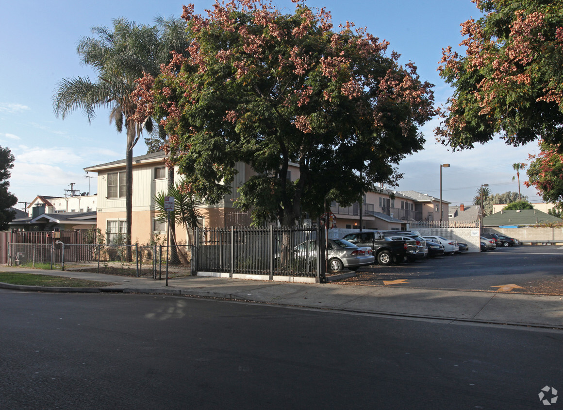 Building Photo - 1415 N Cherokee Ave
