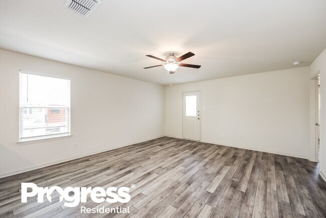 Building Photo - 2807 Praline Fwy