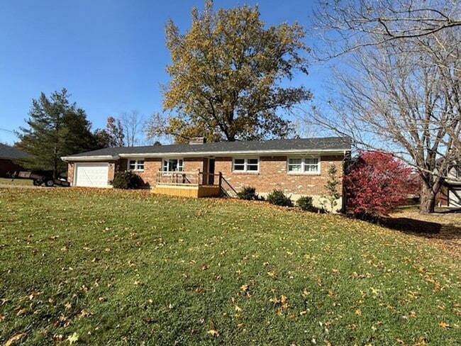 Building Photo - 316 Homeview Dr