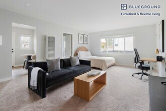 Building Photo - 838 Roble Ave