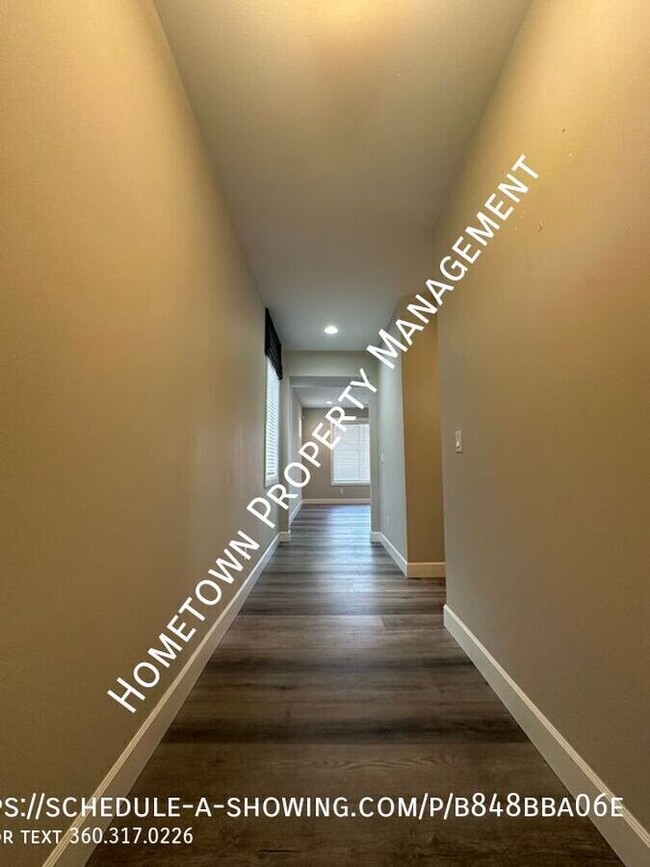 Foto del edificio - Beautiful 4 Bedroom, 2.5 Bath Townhome in ...