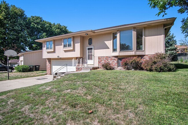 Building Photo - Georgetowne Split Entry Home