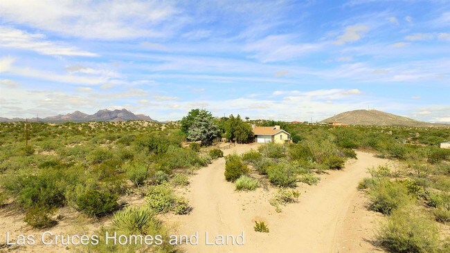 Building Photo - 4 br, 2.5 bath House - 2329 Webb