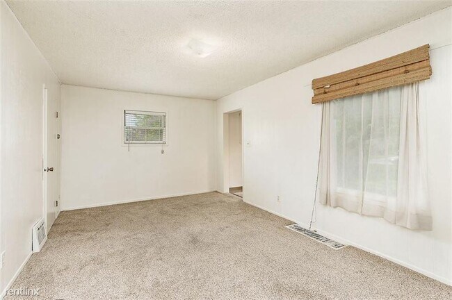 Foto del edificio - 2 br, 1 bath House - 629 Burlington Ave