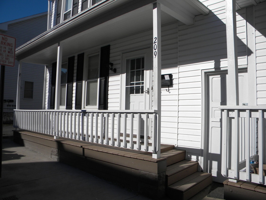 Exterior of Property - 209 N Grand St