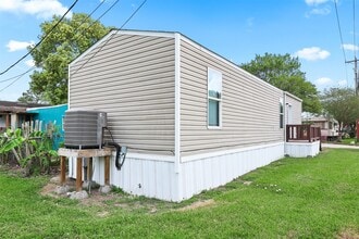 Building Photo - 4805 41st St E