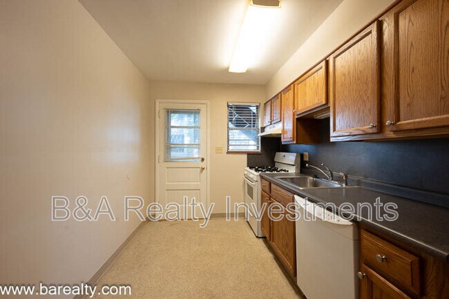 Building Photo - 475 E Hudson St