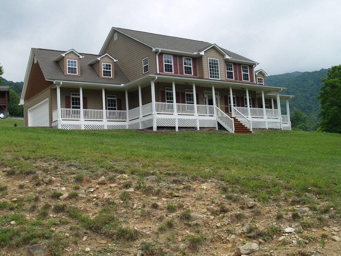 46 Rice Dr, Waynesville, NC 28785 House Rental in Waynesville, NC