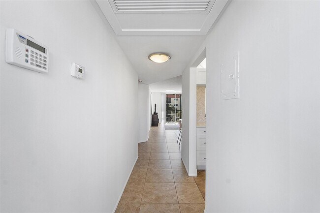 Foto del edificio - 5300 NE 24th Terrace