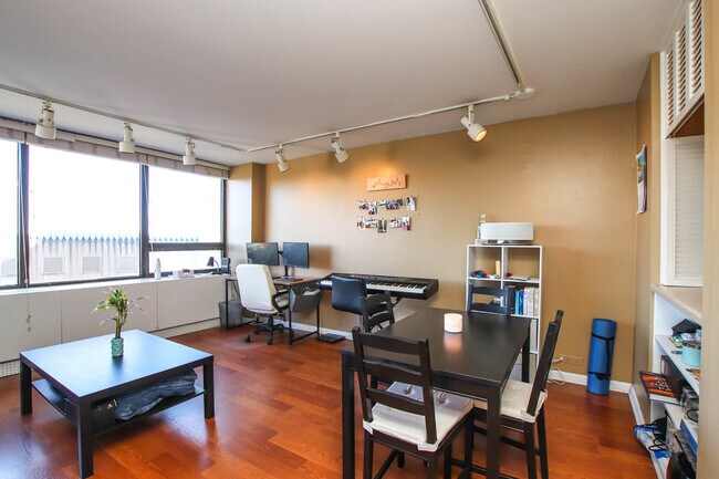 Building Photo - 2800 N Lake Shore Dr