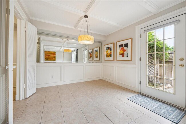 Building Photo - 361 N Post Oak Ln