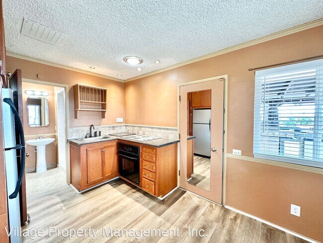 Building Photo - Studio, 1 bath House - 1330 Knoll Park Lan...