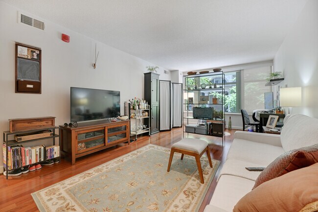 Foto del edificio - 1150 K St NW