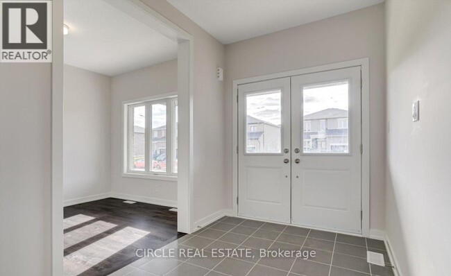 Building Photo - 19 Tulip Cres