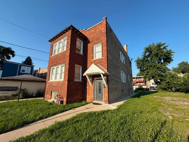 Foto del edificio - 223 N Laporte Ave