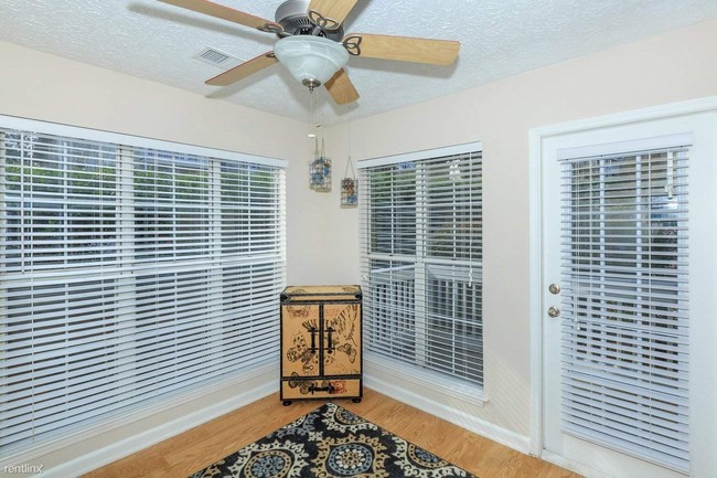 Foto del edificio - 100 Greyfield Ln