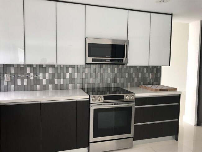 Building Photo - 10957 NW 59th St