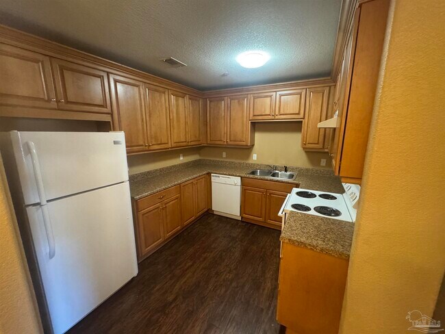 Building Photo - 7071 Lake Joanne Dr