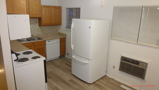 Kitchen - 5260 Villa Cir