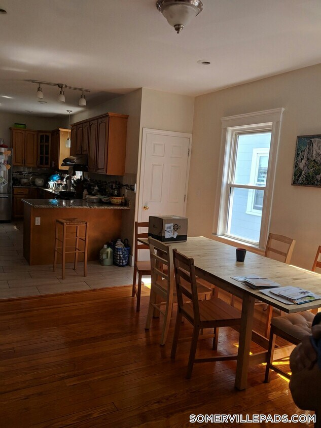 Primary Photo - 14 Bay State Ave