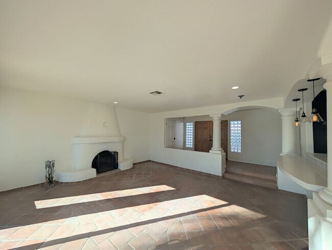 Foto del edificio - Private 2 Bedroom Plus Home in Vista!