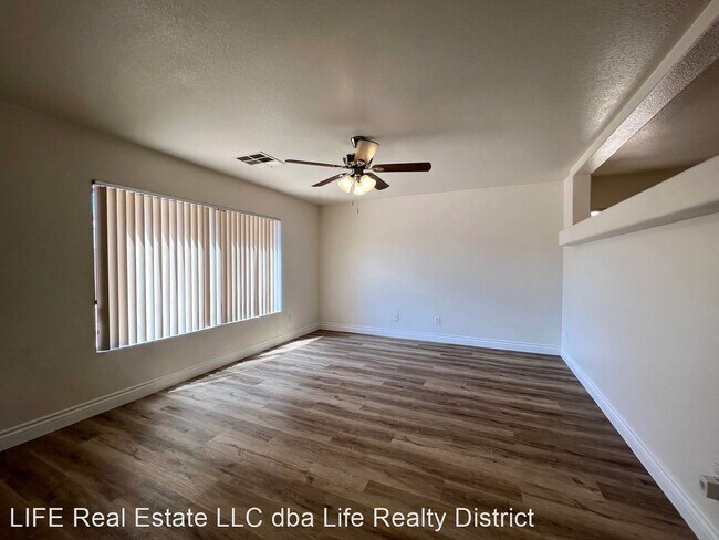 Building Photo - 4 br, 2.5 bath House - 5865 Enchanted Palm...