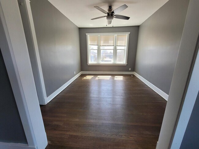 Foto del edificio - 840 W 66th St